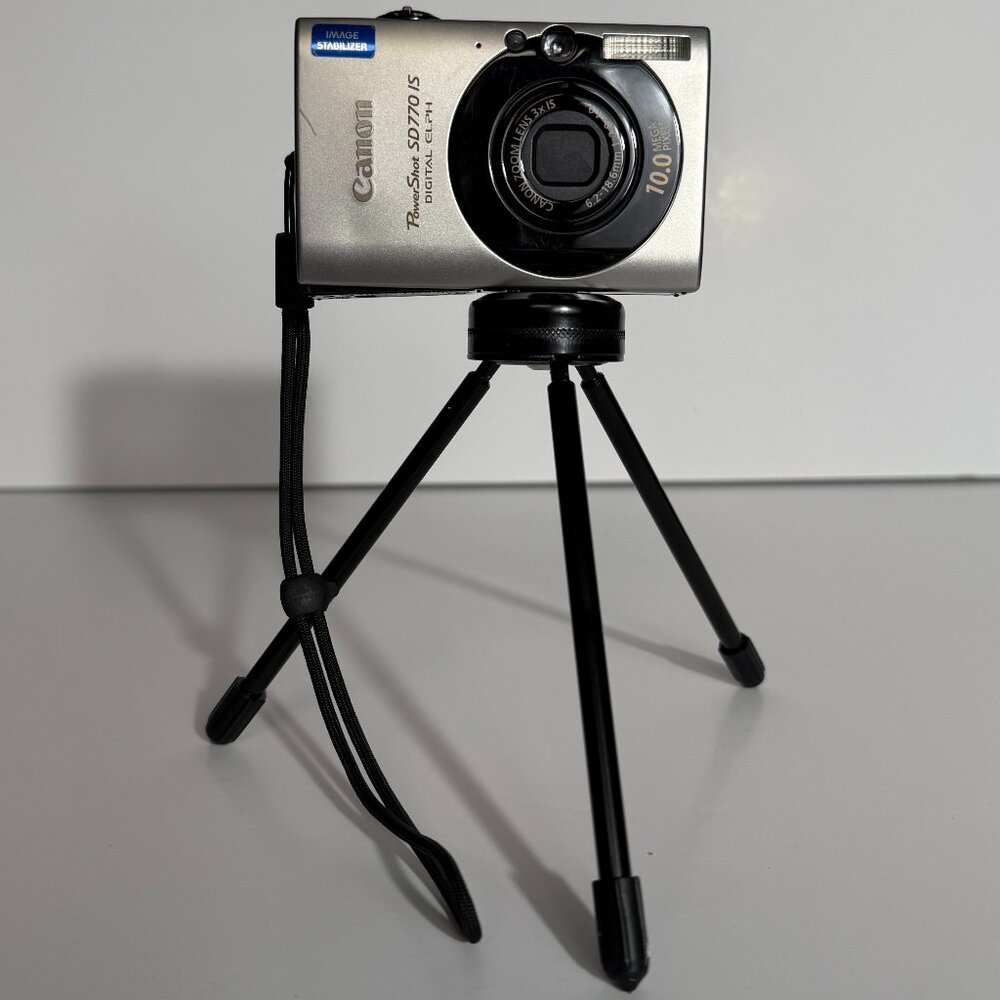 Canon PowerShot SD770 IS Digital ELPH 10 megapixels camera